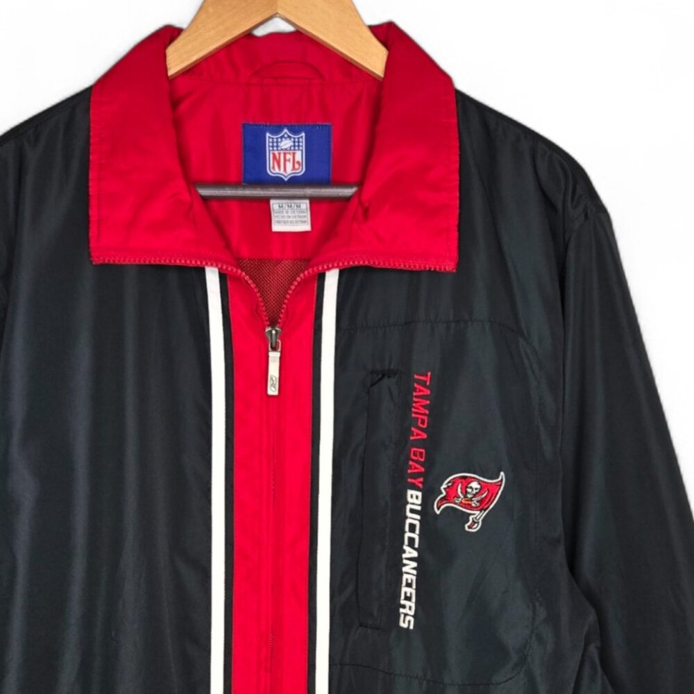 Tampa Bay Buccaneers Windbreaker Jacket Men's Vertical Embroidered Spell Out M